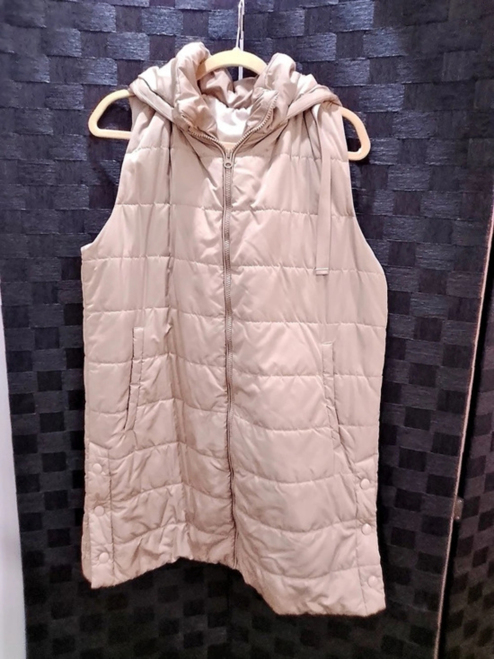 Hooded Quilted Puffer Vest in beige Like New